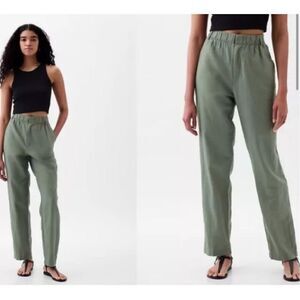 GAP Off-Duty Khaki Sage Green Size Medium